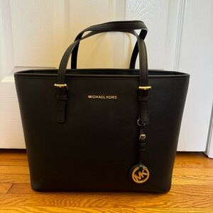 Michael Kors Jet Set Medium Tote